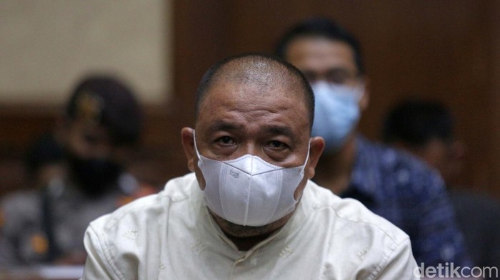Bupati Langkat non aktif Terbit Rencana Perangin Angin menjalani sidang di Pengadilan Tipikor, Jakarta. Sidang beragendakan pembacaan dakwaan kepada Terbit dalam kasus dugaan suap.