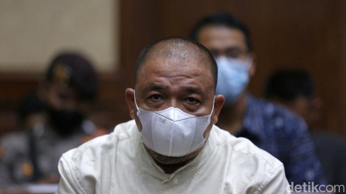 Bupati Langkat Non Aktif Jalani Sidang Dakwaan Bupati Langkat non aktif Terbit Rencana Perangin Angin menjalani sidang di Pengadilan Tipikor, Jakarta. Sidang beragendakan pembacaan dakwaan kepada Terbit dalam kasus dugaan suap.