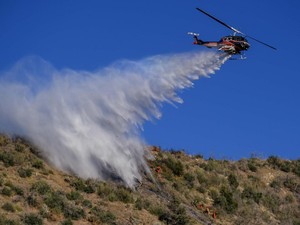 2 Helikopter Damkar di Yunani Bertabrakan saat Jinakkan Karhutla