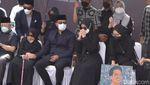 Foto-foto Lukisan Tanda Cinta Zara yang Dibawa ke Pemakaman Eril