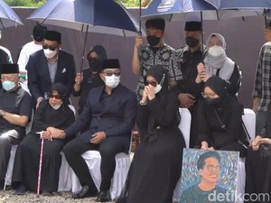 Peluk dan Ungkapan Hati Zara Melepas Kepergian Eril