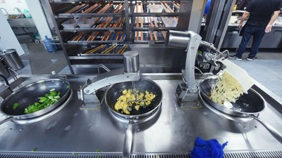 Canggih! Robot Jadi Juru Masak Restoran di China