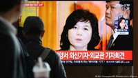 Seperti dilansir CNN, Senin (13/6/2022), Choe Son Hui yang merupakan diplomat karier Korut ditunjuk menjadi Menlu dalam rapat pleno Komisi Pusat Partai Buruh Korut yang digelar 8-10 Juni lalu dan diawasi langsung oleh pemimpin Korut Kim Jong-Un.Penunjukan itu dilaporkan oleh kantor berita Korut, Korean Central News Agency (KCNA) pada Sabtu (11/6) waktu setempat, di tengah rentetan peringatan dari Amerika Serikat (AS) bahwa Pyongyang sedang mempersiapkan uji coba nuklir terbaru. (AP/Ah Young-joon). Baca artikel selengkapnya di sini.