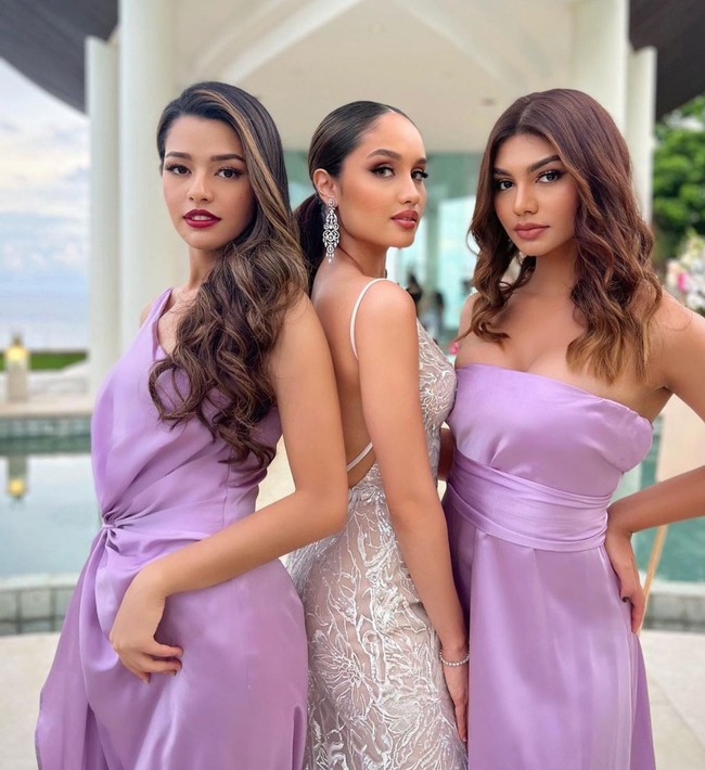 “It’s Official, I’m Married,” tulis Cinta Laura pada caption foto Instagram. Foto: Instagram/@claurakiehl @susansameeh