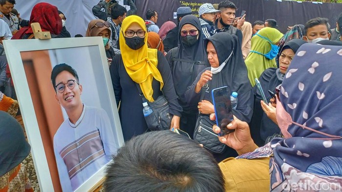 Foto Eril di area pemakaman.