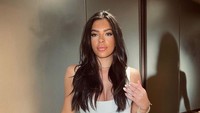 Kala itu, Gemma Rose mengenakan bikini, kemudian melompat ke arah selimut di ranjang itu. Foto: dok instagram Gemma Rose