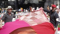 Kain-kain tersebut hanya digelar sehari sepanjang setahun sekali untuk mengadakan acara piknik bareng tersebut.