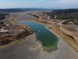 Dampak Perubahan Iklim! Waduk Penuelas di Chili Berubah Jadi Gurun Pasir