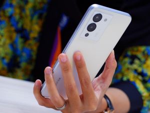 Infinix Pamer Thunder Charge System 180W, Seberapa Cepat Isi Baterai HP?