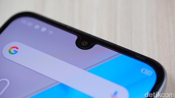 Masih mengadopsi notch tetesan air yang menjadi rumah bagi kamera 16 Mp. Foto: Adi Fida Rahman/detikINET