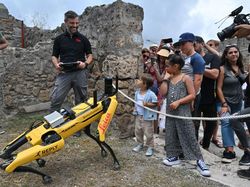 Robot Anjing Jadi Penjaga Situs Sejarah Pompeii, Cerdas Banget