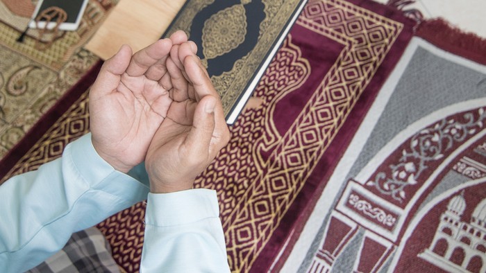 Jadwal sholat penting untuk diketahui agar dapat melaksanakan ibadah tepat waktu. Salat lima waktu terdiri dari waktu Subuh, Zuhur, Asar, Magrib, dan Isya.