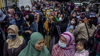 Gedung Pakuan, Bandung, ramai didatangi para pelayat pada akhir pekan kemarin. Para pelayat yang berasal dari berbagai wilayah ini datang untuk menyambut dan mendoakan almarhum Eril.