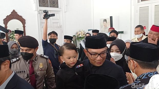 Jenazah Eril dibawa meninggalkan Gedung Pakuan.