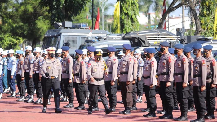 Kapolda Sumut Irjen Panca Putra saat memimpin apel Operasi Patuh Toba 2022