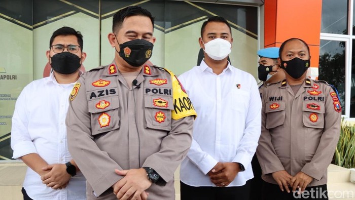 Kapolres Gresik AKBP M Nur Azis saat menyampaikan konferensi pers.