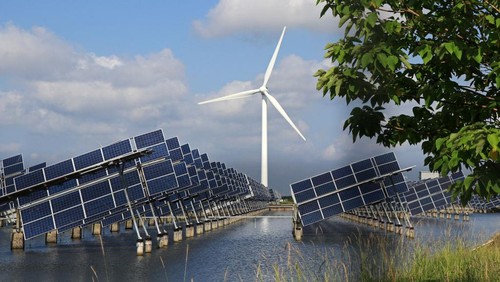 Pemandangan pembangkit listrik hibrida yang terdiri dari turbin angin, panel surya dan kolam ikan di China ini memanjakan mata. Penasaran? Ini fotonya.
