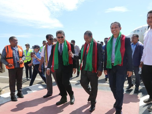 (Ki-ka): Dubes RI untuk Timor Leste Okto Dorinus Manik, Menteri Transportasi dan Komunikasi Timor Leste Jose Agustinho Da Silva: dan President Director PT Citilink Indonesia Dewa Kadek Rai saat re-operate di Bandara Internasional Presidente Nicolau Lobato Dili, Timor Leste, Senin (13/6/2022)