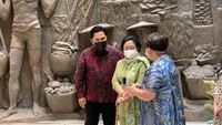 Megawati pun kini merasa bersyukur karena seni pahat itu dapat ditampilkan kembali kepada para pengunjung Sarinah. Sebab, menurutnya pembuatan relief seperti itu bukan pekerjaan yang mudah. (Foto: Rakha/detikcom)