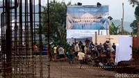 Rencananya Eril dimakamkan di Cimaung, Bandung. Jenazah diberangkatkan dari Gedung Pakuan pukul 09.00 WIB. Warga diizinkan hingga pukul 08.00 WIB mendoakan dan menyalatkan jenazah Eril.