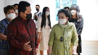 Menteri BUMN Erick Thohir mendampingi Presiden ke 5 Indonesia, Megawati Soekarnoputri blusukan di pusat perbelanjaan Sarinah. Foto: Dok. Kementerian BUMN