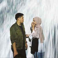 Sejak Eril dinyatakan hilang hingga ditemukan meninggal, melalui akun Instagramnya, Nabila tampak mengunggah beberapa potret kenangan Eril sambil menuliskan pesan haru curhatannya untuk sang kekasih. Foto: Instagram/@nabilaishma