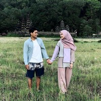 Melalui keterangan unggahannya di Instagram Nabila mengaku sudah ikhlas jika harus ditinggal oleh sang kekasih untuk selamanya. Aku sayang kamu ril. Tapi sekarang juga aku belajar untuk menyayangi kamu karena Allah. Jadi aku ikhlas apapun rencana Allah untuk mu dan untuk aku, tulis Nabila. Foto: Instagram/@nabilaishma