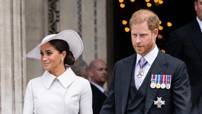 LONDON, ENGLAND - JUNE 03: Meghan, Duchess of Sussex and Prince Harry, Duke of Sussex attend the National Service of Thanksgiving at St Pauls Cathedral on June 03, 2022 in London, England. The Platinum Jubilee of Elizabeth II is being celebrated from June 2 to June 5, 2022, in the UK and Commonwealth to mark the 70th anniversary of the accession of Queen Elizabeth II on 6 February 1952.  on June 03, 2022 in London, England. The Platinum Jubilee of Elizabeth II is being celebrated from June 2 to June 5, 2022, in the UK and Commonwealth to mark the 70th anniversary of the accession of Queen Elizabeth II on 6 February 1952. (Photo by Samir Hussein/WireImage,)