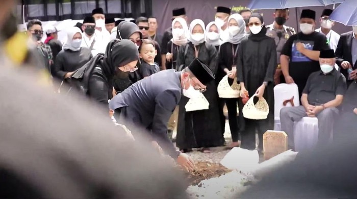 Pemakaman putra Ridwan Kamil Eril di Bandung