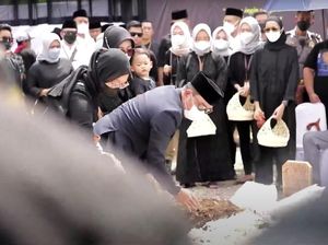 Kain Kafan Titipan Ibunda Ridwan Kamil Dipakaikan ke Jasad Eril