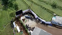 Suasana duka dan haru menyelimuti pemakaman Emmeril Kahn Mumtadz atau Eril, putra sulung Gubernur Jawa Barat Ridwan Kamil. 