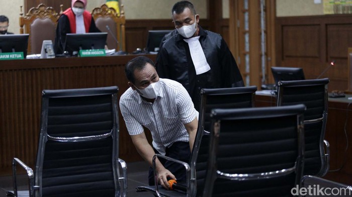 Penyuap bupati Langkat Muara Perangin Angin jalani kembali jalani sidang. Muara Perangin Angin membacakan nota pembelaan (pledoi) dalam sidang di Pengadilan Tipikor, Jakarta.