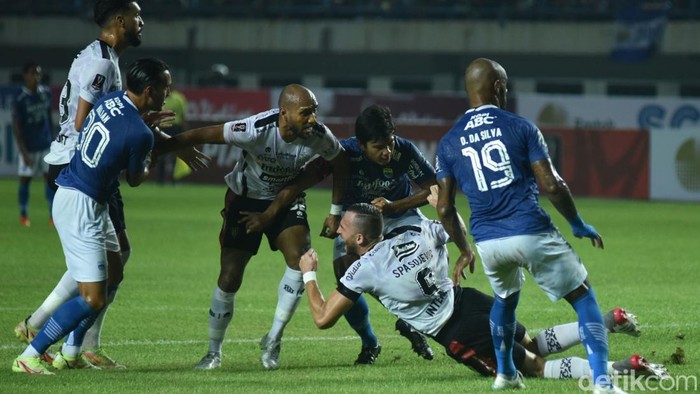 Persib vs Bali United.