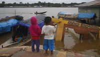 Area ini adalah teritori masyarakat adat Lembah Javari. Saat ini, kawasan ini sedang memasuki musim banjir dan hutan biasa terendam. Temuan barang-barang kemudian dibawa oleh polisi menggunakan perahu ke Atalaia do Norte, kota terdekat. 
