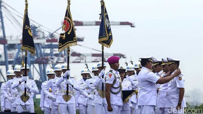 Potret KSAL Lantik Laksamana Muda TNI Abdul Rasyid Jadi Pangkoarmada RI KSAL melantik Laksamana Muda TNI Abdul Rasyid menjadi Pangkoarmada RI. Pelantikan digelar di Komplek Satuan Kapal Koarmada I, Tanjung Priok, Jakarta Utara.