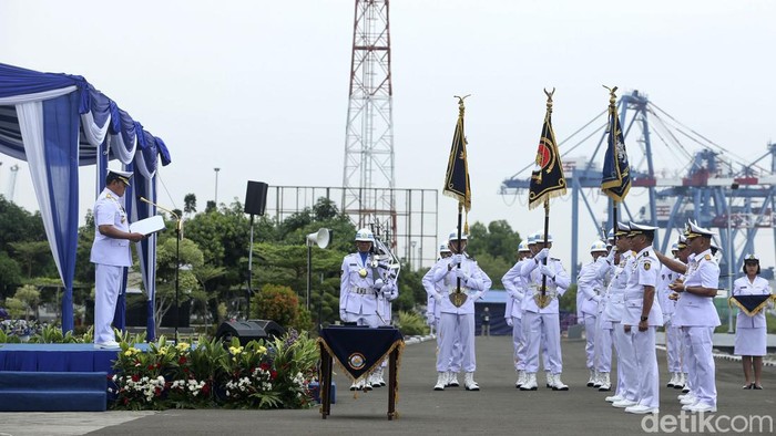 Potret KSAL Lantik Laksamana Muda TNI Abdul Rasyid Jadi Pangkoarmada RI KSAL melantik Laksamana Muda TNI Abdul Rasyid menjadi Pangkoarmada RI. Pelantikan digelar di Komplek Satuan Kapal Koarmada I, Tanjung Priok, Jakarta Utara.