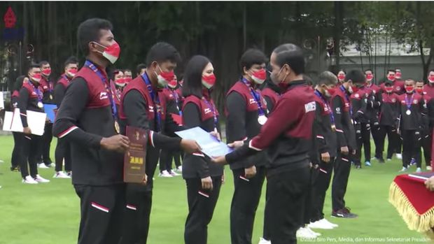 Presiden Joko Widodo Menerima Tim 31st Sea Games Vietnam 2021 Tahun 2022 di Istana Merdeka (Tangkapan Layar Youtube Sekretariat Presiden)