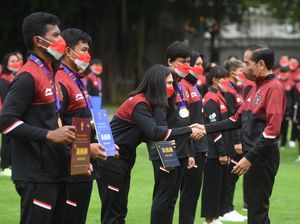 Ekspresi Atlet Peraih Medali SEA Games Saat Diguyur Bonus Rp 130,5 M