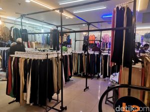 Suara Penggemar Thrifting Tolak Larangan Impor Baju Bekas