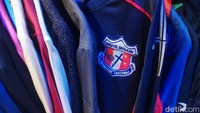 Pedagang mengaku mengetahui larangan impor baju bekas. Namun, mereka terpaksa melakukannya demi bertahan hidup.