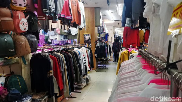 Pusat Thrifting Tersohor di Jakarta Itu Bernama Pasar Senen