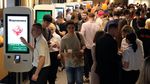 Ramai Banget! Warga Rusia Antusias Cobain Resto Baru Pengganti McD