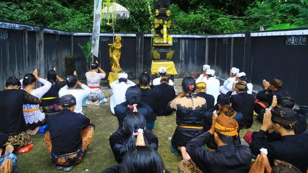 ritual mendak tirta