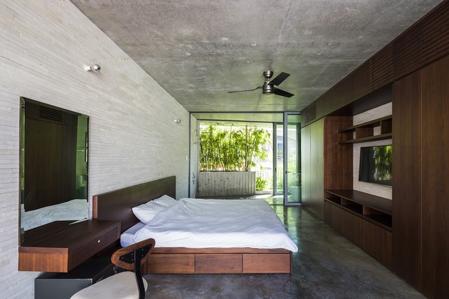 Kamar tidur juga hadir dalam konsep terbuka yang mengedepankan kualitas sirkulasi udara dan memungkinkan cahaya alami masuk. (Foto: Archdaily/Hiroyuki Oki)
