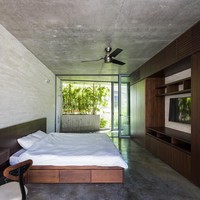 Kamar tidur juga hadir dalam konsep terbuka yang mengedepankan kualitas sirkulasi udara dan memungkinkan cahaya alami masuk. (Foto: Archdaily/Hiroyuki Oki)