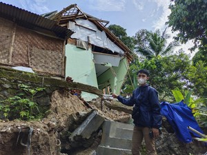 23 Warga Mengungsi Imbas Tanah Bergerak di Lebak Banten