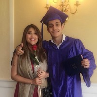 Sarah Azhari beberapa kali mengunggah kebersamaannya dengan Albany. Tidak sedikit netizen menyebut bahwa keduanya tidak seperti ibu dan anak, tapi lebih mirip kakak-adik. Foto: Instagram/@sazarita