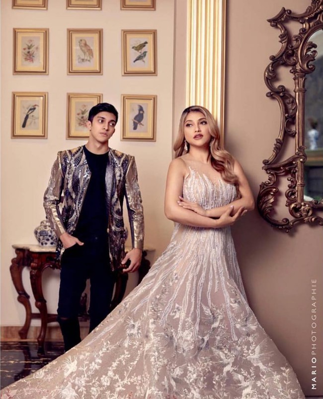 Ibu-anak ini juga pernah melakukan pemotretan bertema glamor dengan fotografer ternama, Mario Photography. Foto: Instagram/@sazarita