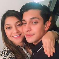 Sarah Azhari memiliki anak yang sudah beranjak dewasa, Albany Ray. Putra semata wayangnya itu kini berusia 21 tahun. Foto: Instagram/@sazarita