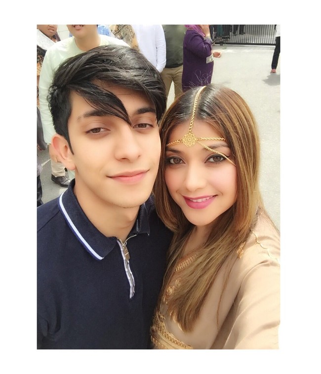 Sarah Azhari dan Albany kini menetap di Los Angeles, Amerika Serikat. Foto: Instagram/@sazarita